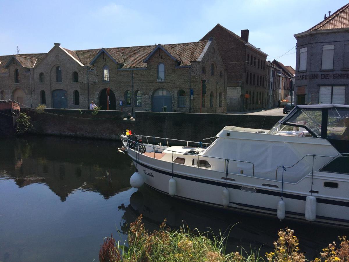 Cottage On The Canal Kortrijk Buitenkant foto